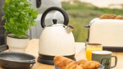 Mestic Waterkoker MWC-180 Retro 7 Mestic Waterkoker MWC-180 Retro -Kampeeruitrusting 1502800 1