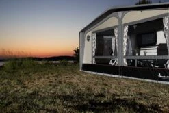 Isabella Ambassador 250 Carbon -Kampeeruitrusting Ambassador Dawn voorkant avond 1