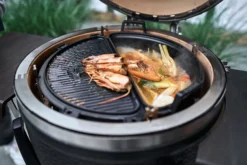 Monolith Avantgarde Classic + Onderstel & Zijtafels -Kampeeruitrusting Avantgarde Classic met Dutch Oven scaled.jpg