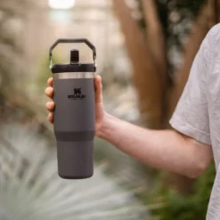 Stanley The Iceflow Flip Straw Tumbler 0,89L -Kampeeruitrusting Stanley The Iceflow Flip Straw Tumbler 0 89L Antraciet 3