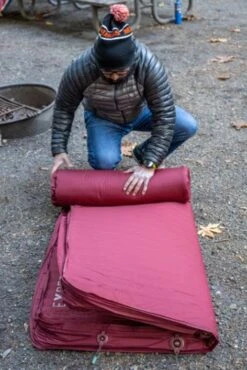 Exped Megamat Max Duo LW+ Burgundy -Kampeeruitrusting exped megamat max duo lw burgundy oprollen