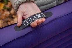 Exped Megamat Ultra MW Aubergine -Kampeeruitrusting exped megamat ultra mw aubergine handvatten